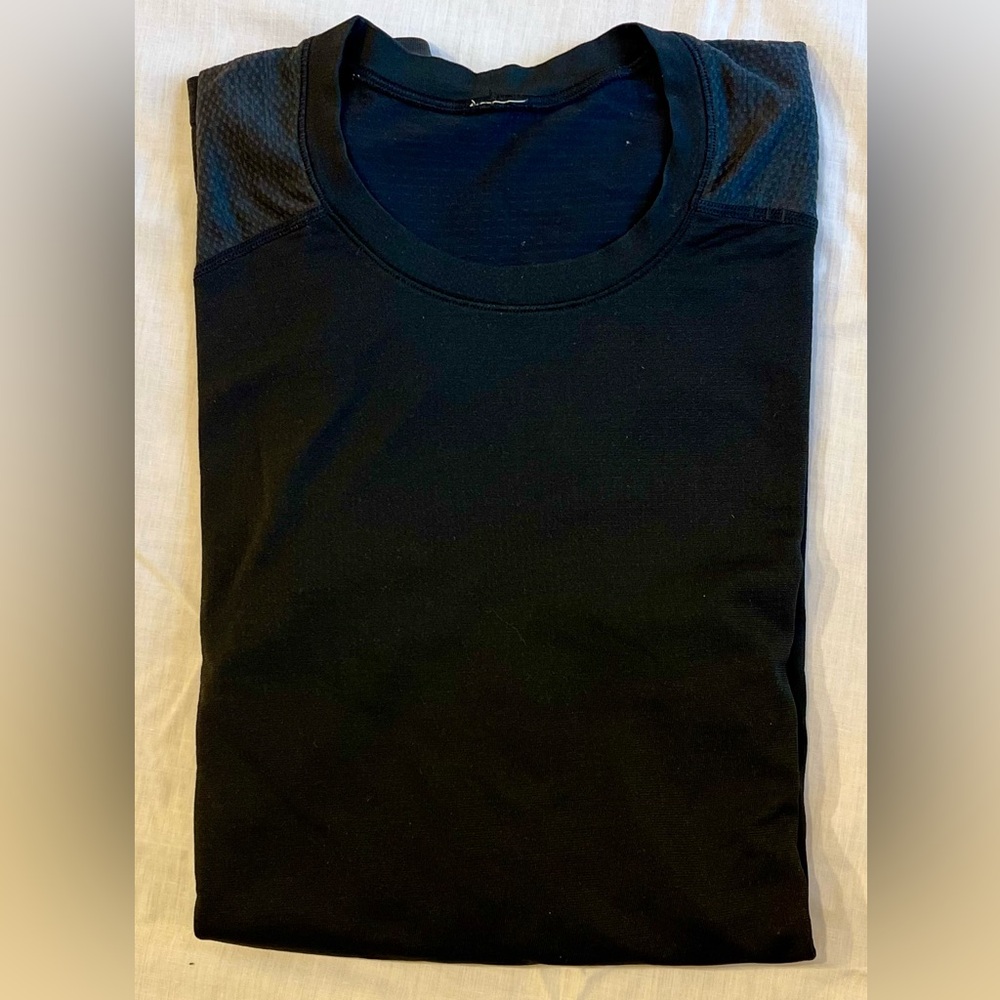 Lululemon Mens Black Long Sleeve t-shirt